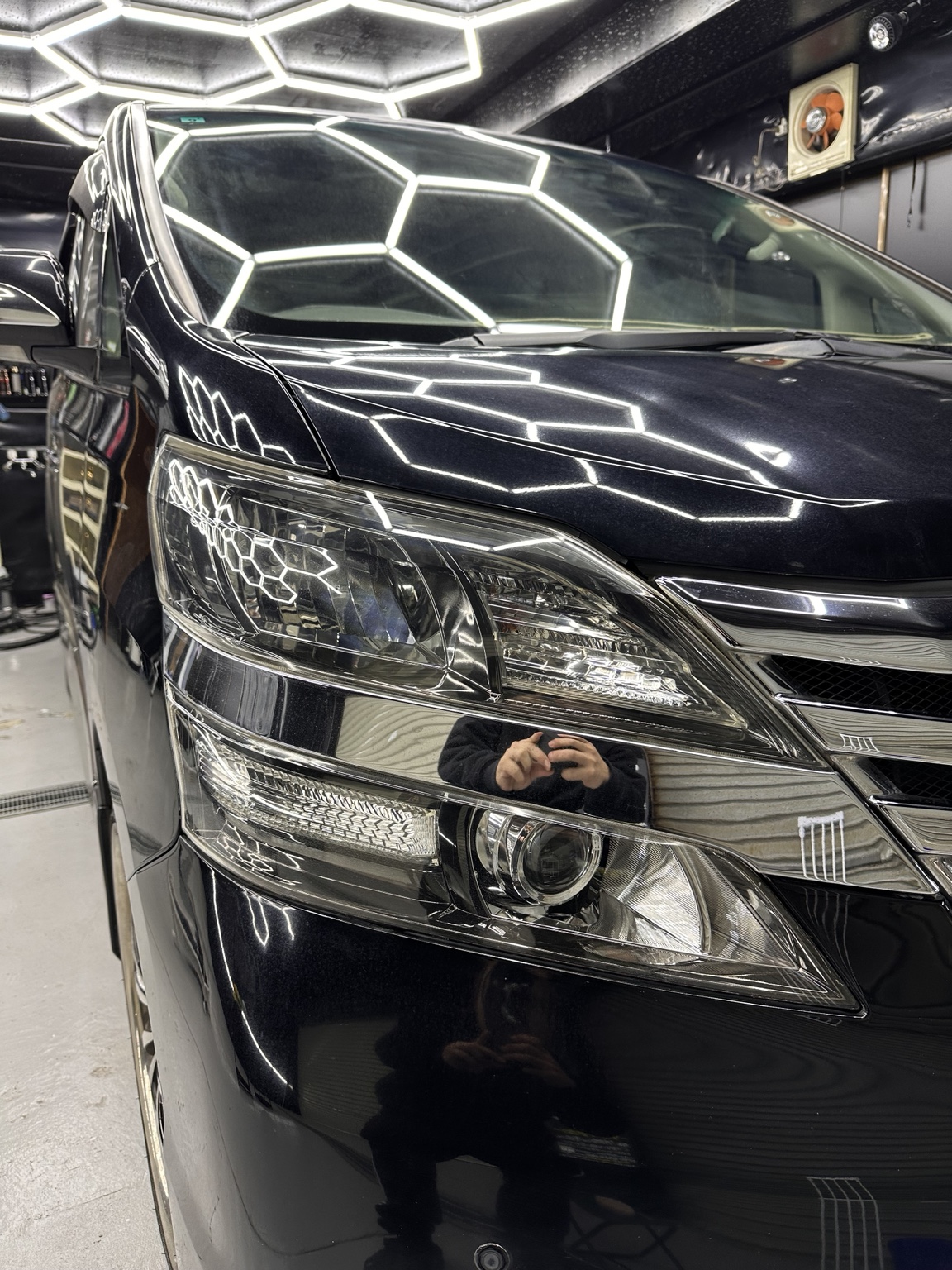 【倉敷市でヴェルファイアのヘッドライト磨き・ヘッドライトコーティング】黄ばみ除去でここまで変わる