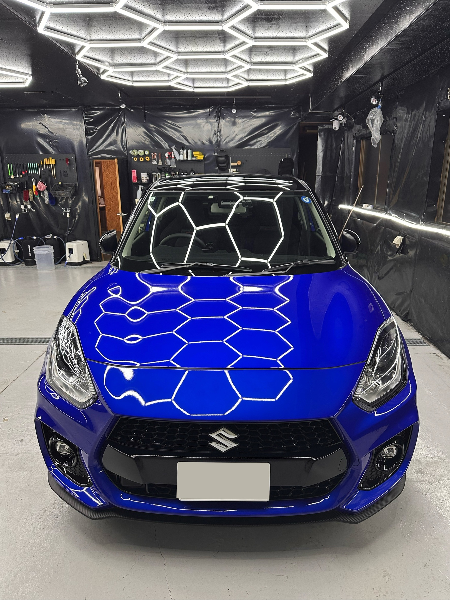 【倉敷市で新車スイフトのグラフェンコーティング】新車研磨もプラスでここまで変わる